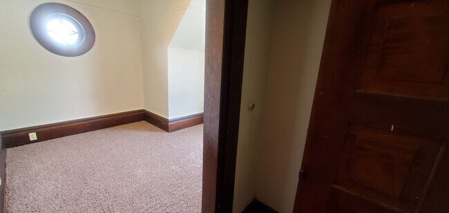 Building Photo - Pre-leasing August - 4bd/2ba