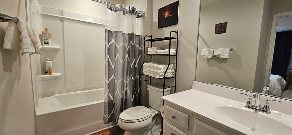 Building Photo - 504 Whitehall Cir