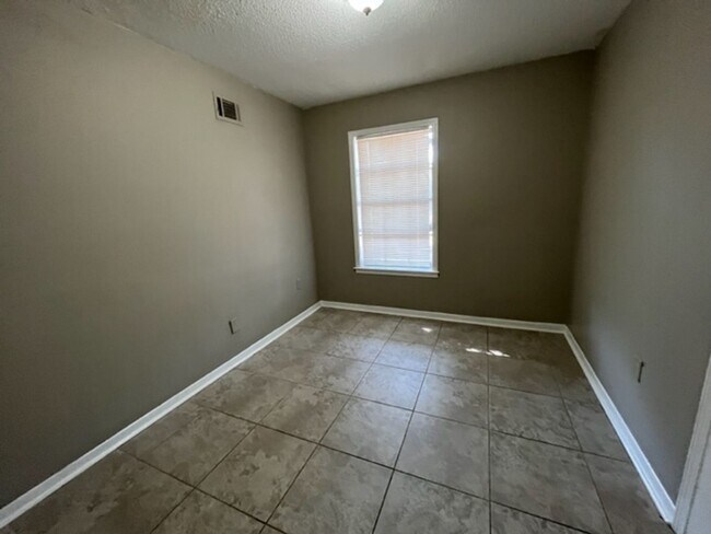 Building Photo - Renovated 4 Bedroom Bath home for Rent!