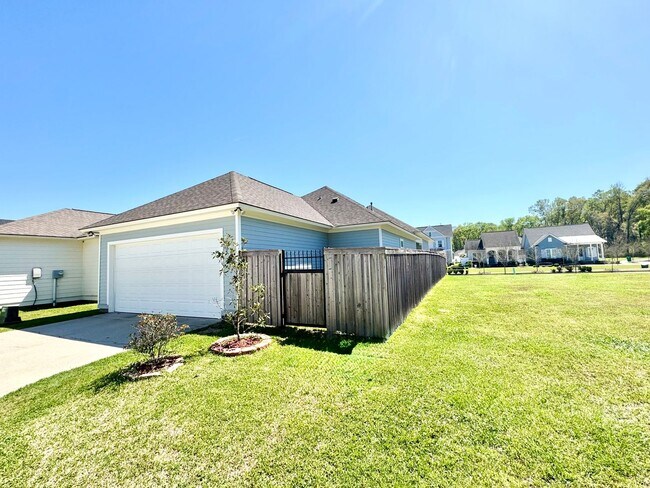 Building Photo - Cottage-Style 3BR Home in Americana