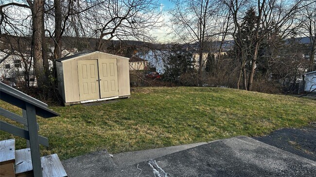 Building Photo - 98 Richard St