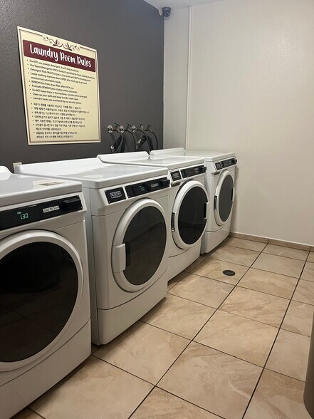 Building Photo - 620 S Gramercy Pl