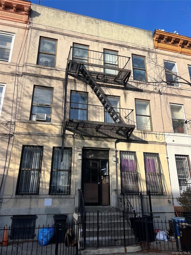 Primary Photo - 381 Chauncey St