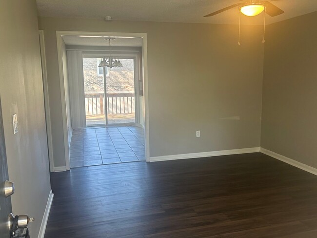 Building Photo - AVAILABLE NOW! Beautiful 3 Bedroom Home in...