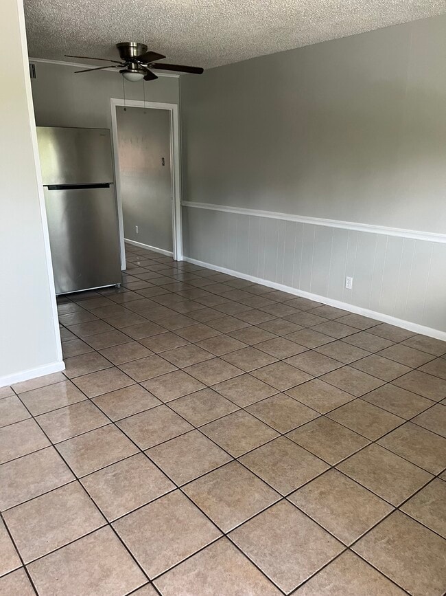 Building Photo - 403 Gulpha Dr