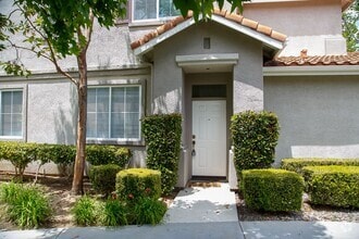 Building Photo - Beautiful Home near Schools & Shopping
