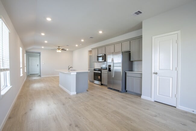 Building Photo - 876 Kickapoo Ln