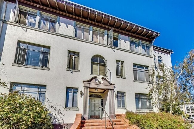 Building Photo - 465 Bellevue Ave