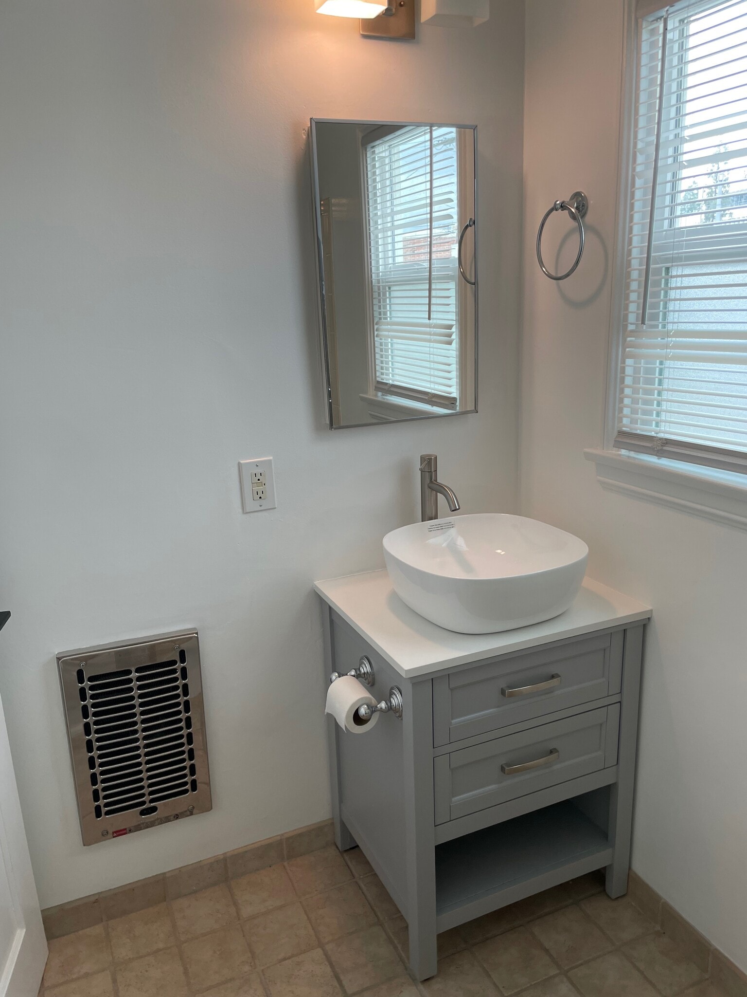 Vanity - 116 Franklin Ct