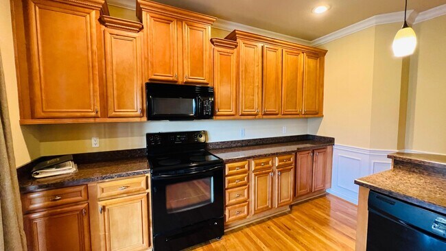 Building Photo - 3305 Beaumont Centre Cir
