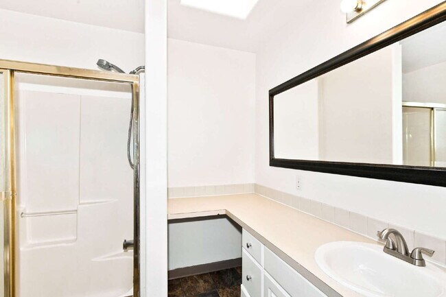 Building Photo - Freshly Updated 4BR Home with Fully Fenced Yard in Monroe- Available NOW for RENT!