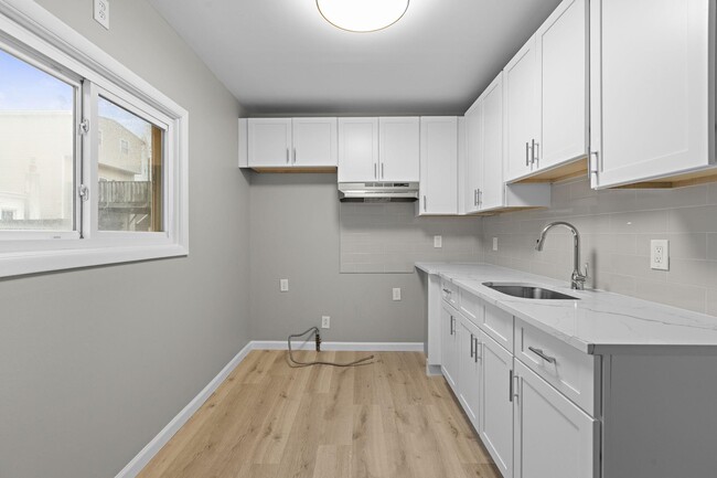 Building Photo - 736 2nd St