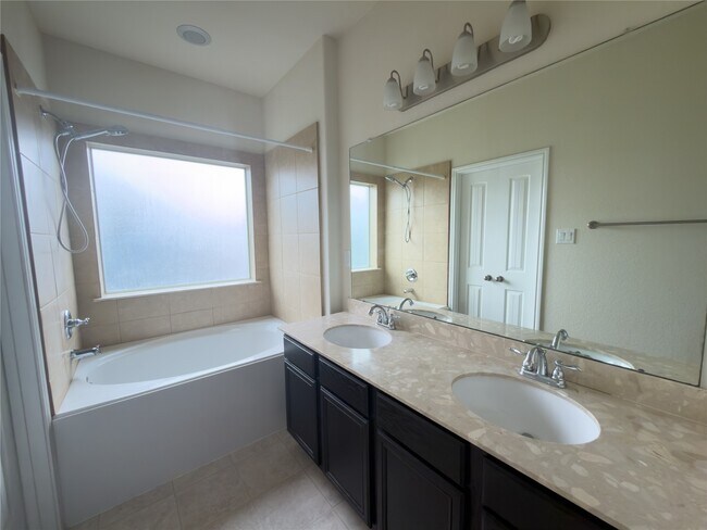 Building Photo - 17035 Amarose Dr