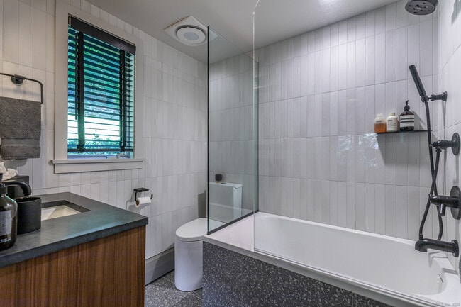 Building Photo - 21 Echo Dr