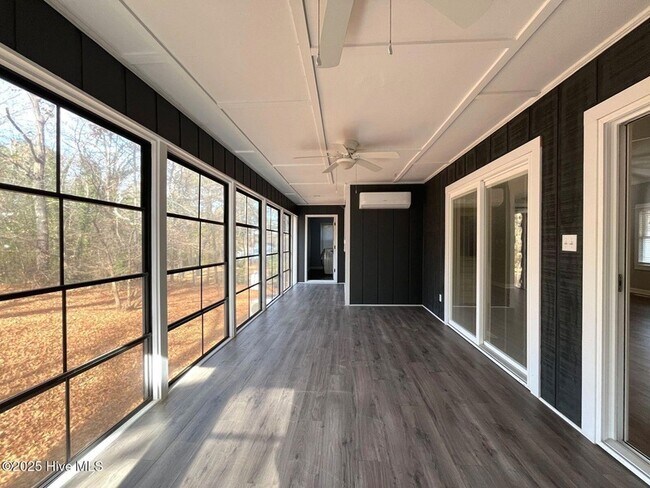 Building Photo - 105 Scuppernong Ct