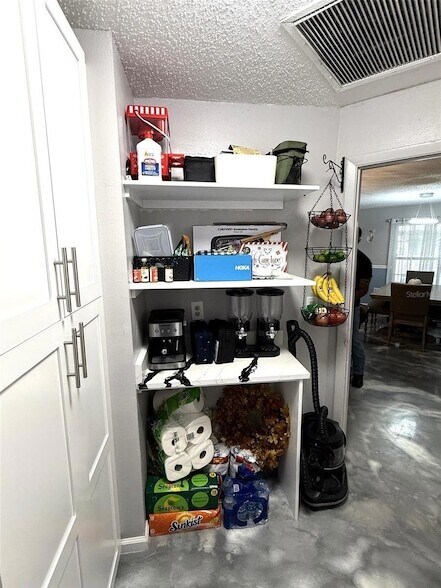 Building Photo - 2122 Winningway St