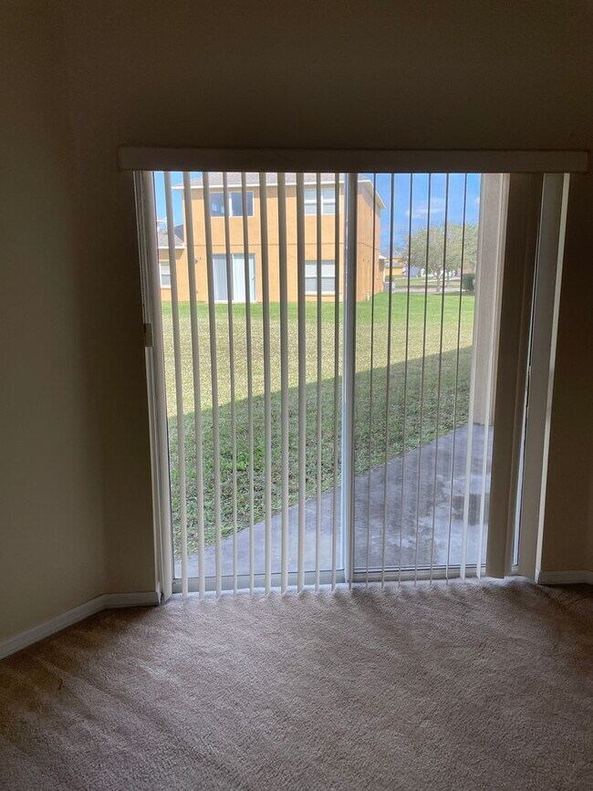 Building Photo - Great 3/2 floor plan