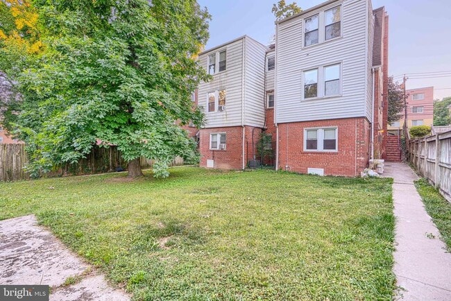 Building Photo - 8611 Flower Ave