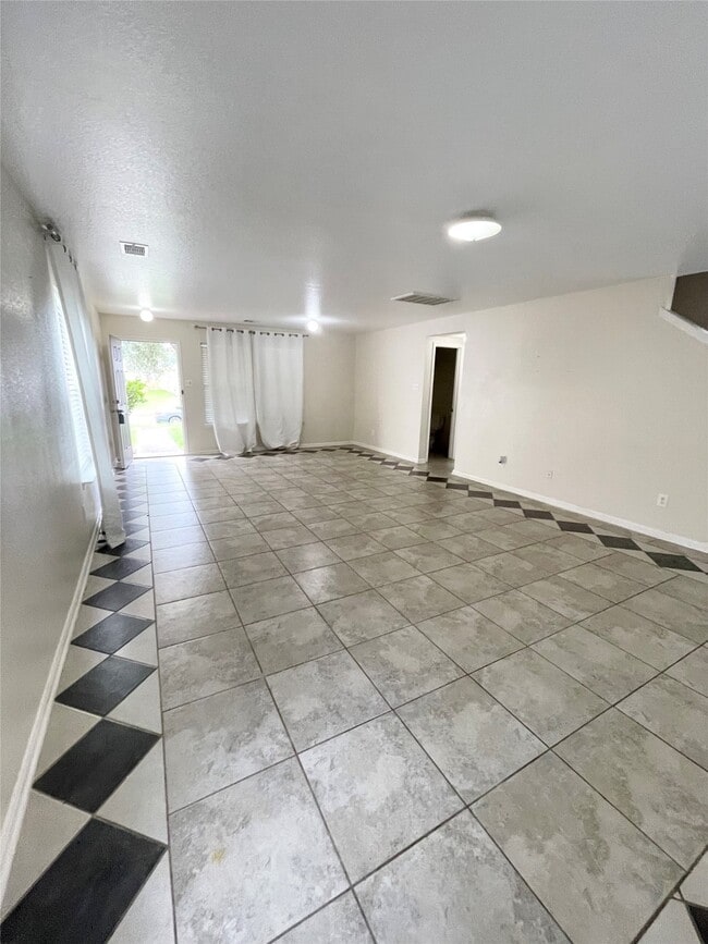 Building Photo - 8106 Sanders Forest Ct