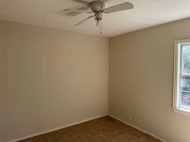 Building Photo - 9301 Chesterfield Dr