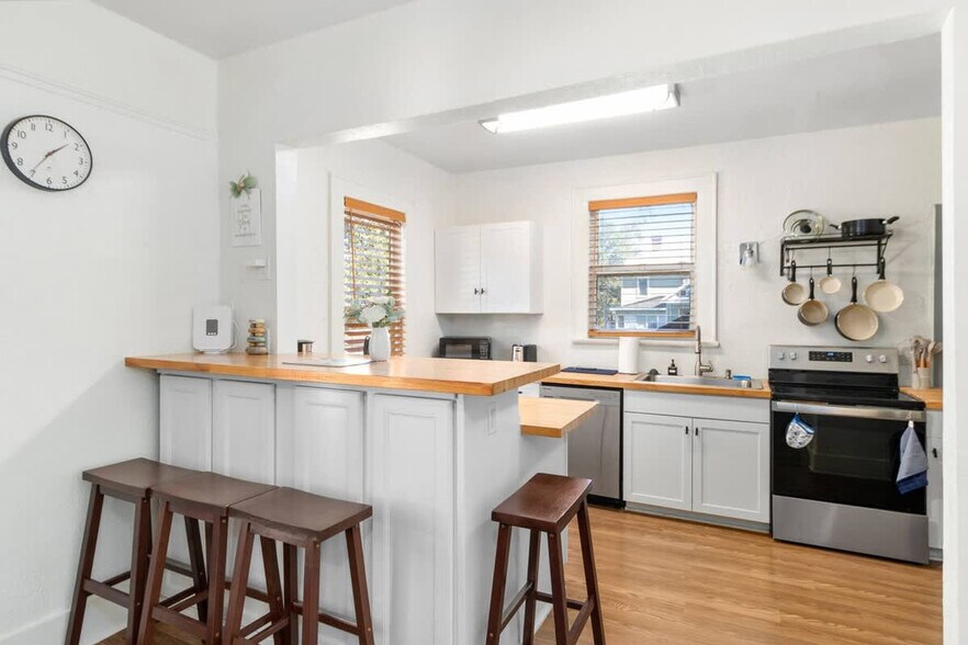 Building Photo - 728 Johnson Ave