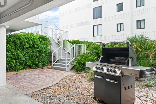 Building Photo - 3580 S Ocean Blvd