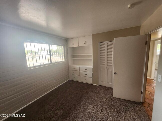 Building Photo - 3565 E Calle del Prado