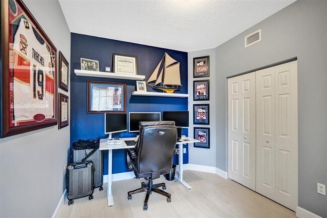 Building Photo - 4059 Crystal Lake Dr