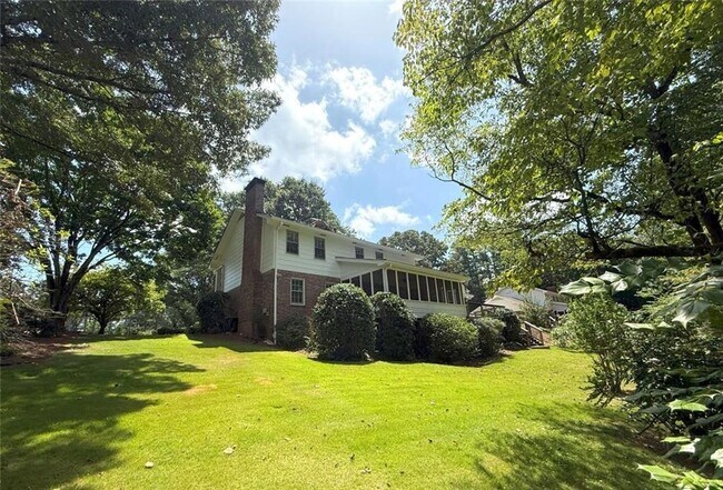 Building Photo - 1150 Falstaff Dr