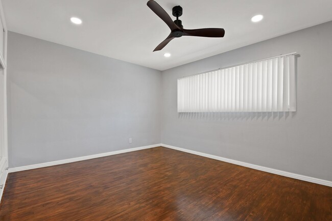 Building Photo - 1425 Termino Ave