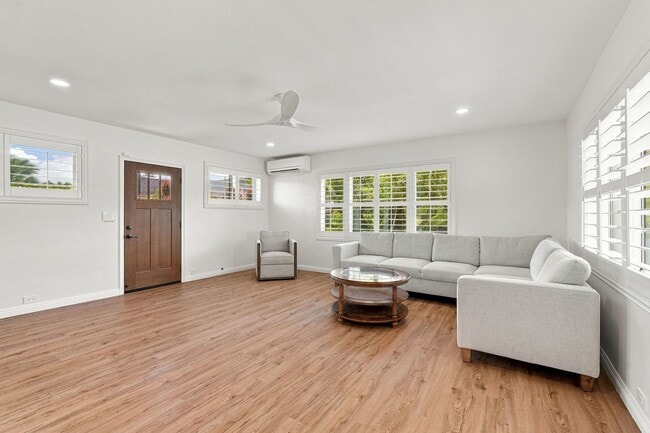 Building Photo - 110 N Kalaheo Ave