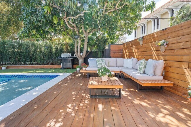 Building Photo - 4000 N Circle Dr