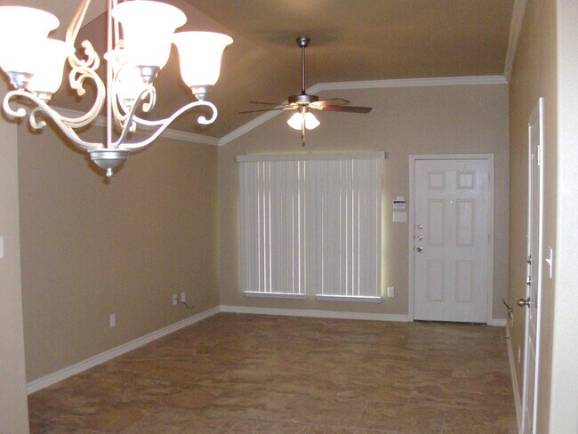 Building Photo - 3 bedroom 2 bath Duplex off Bunny Trail Killeen