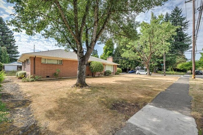 Building Photo - 3 Bedroom Single Level