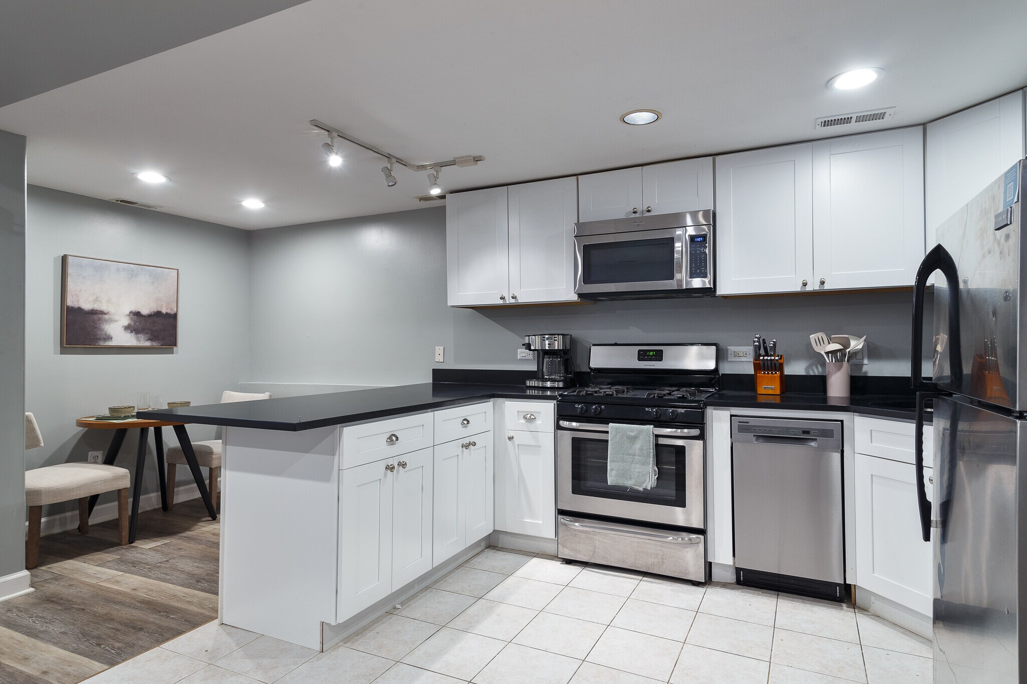 Building Photo - 3047 N Clybourn Ave
