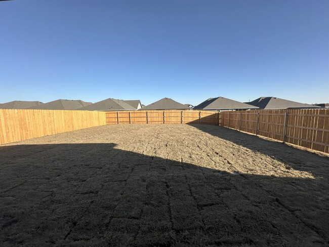 Building Photo - One Year Young 3 Br/2 Ba Home in the Clear...
