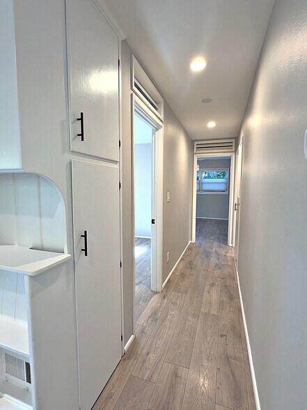 Building Photo - 1111 NE 112th Ave