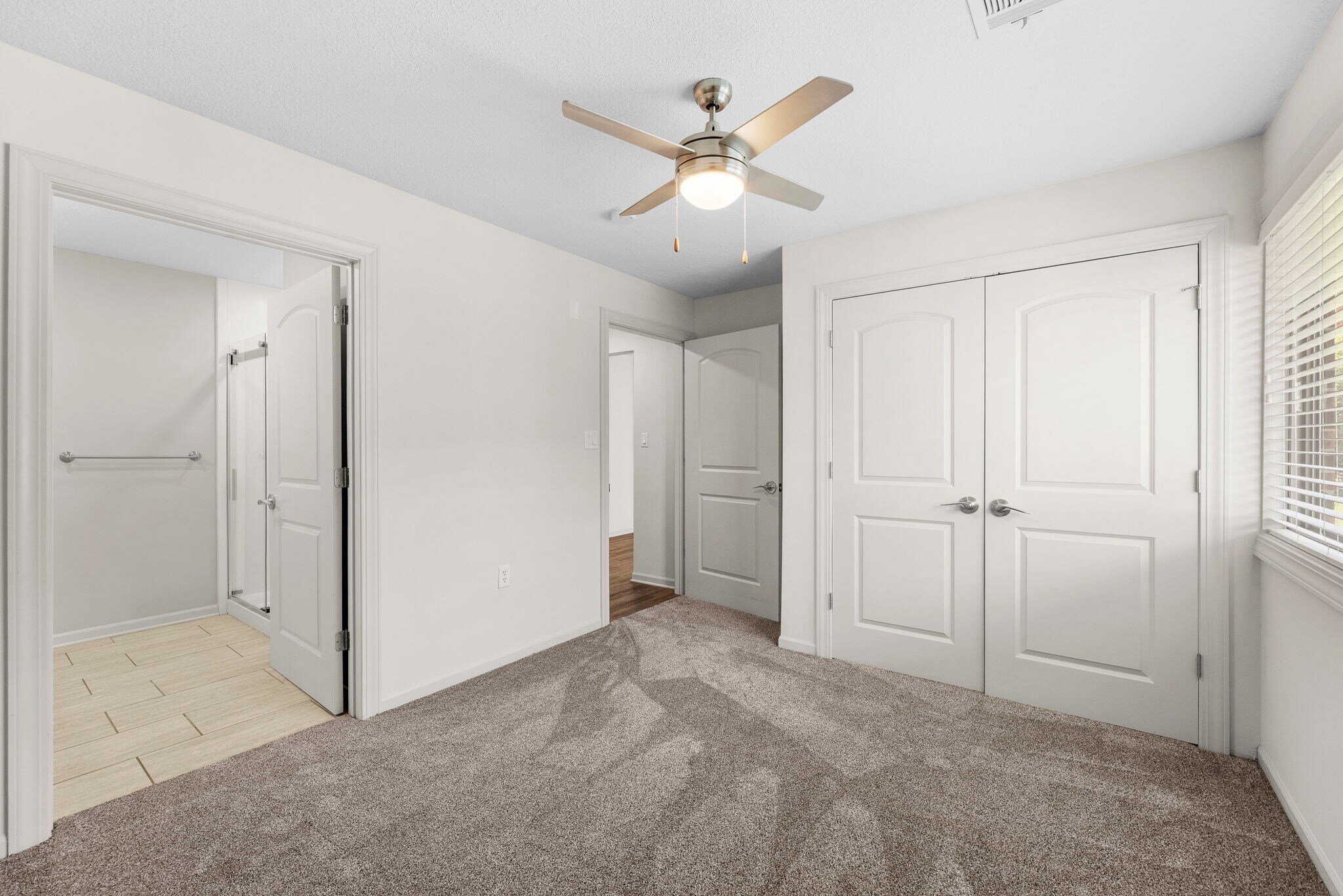 Building Photo - 2900 NE Kendallwood Pkwy