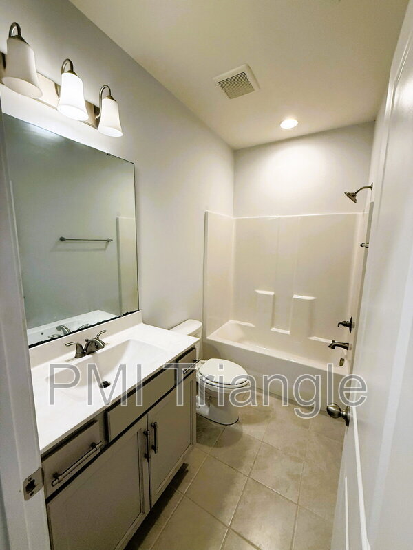 Building Photo - 156 Etteinne Garden Ln