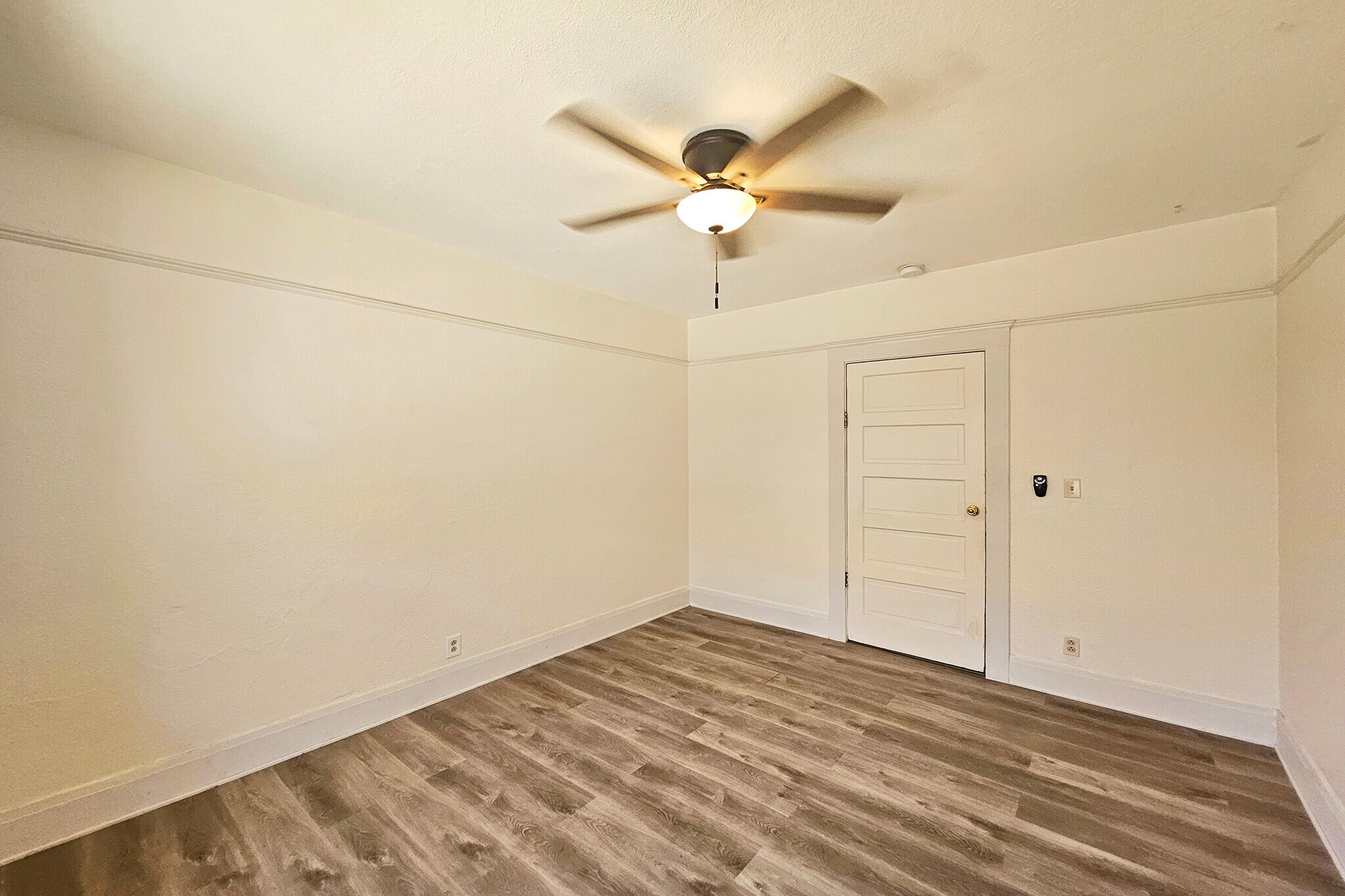 Building Photo - 648 N Heliotrope Dr
