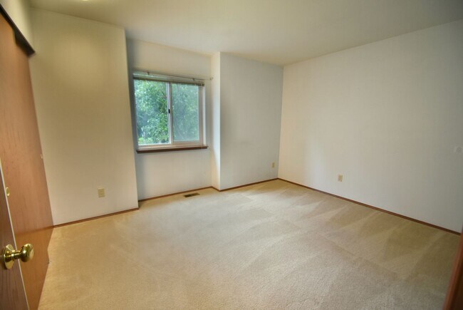 Building Photo - 3bd/2ba Woodinville Home