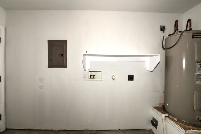 Building Photo - GREAT LOCATION: 1604 & SHAENFIELD  |  3 BE...