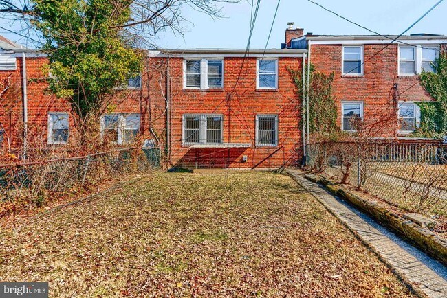 Building Photo - 5626 Midwood Ave