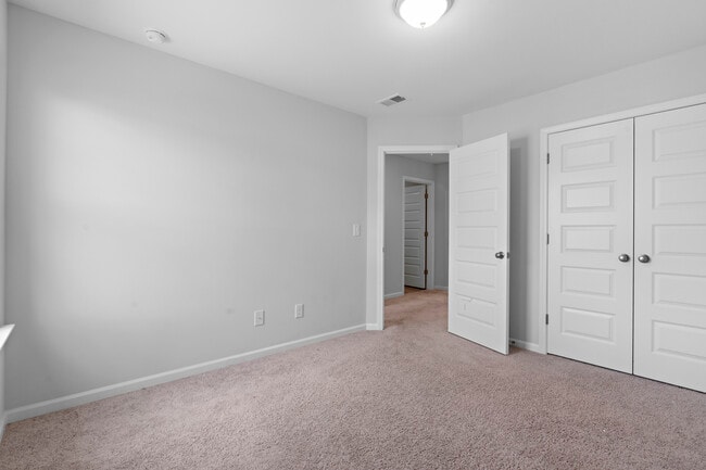 Building Photo - 837 Peony Ln