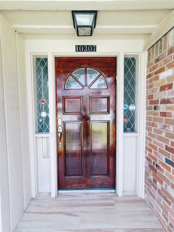 Primary Photo - 10307 Cedarhurst Dr