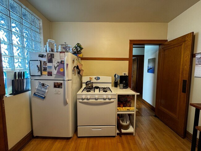 Building Photo - 3305 Menard