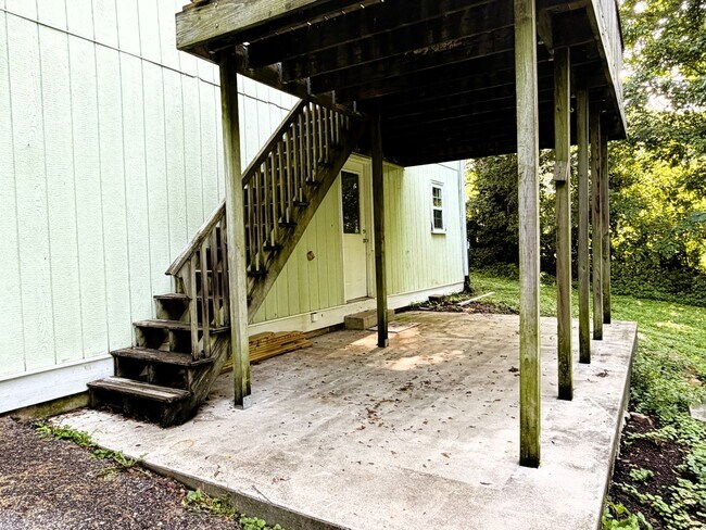 Building Photo - *** AVAILABLE NOW – Rare Downtown Corydon Rental! ***