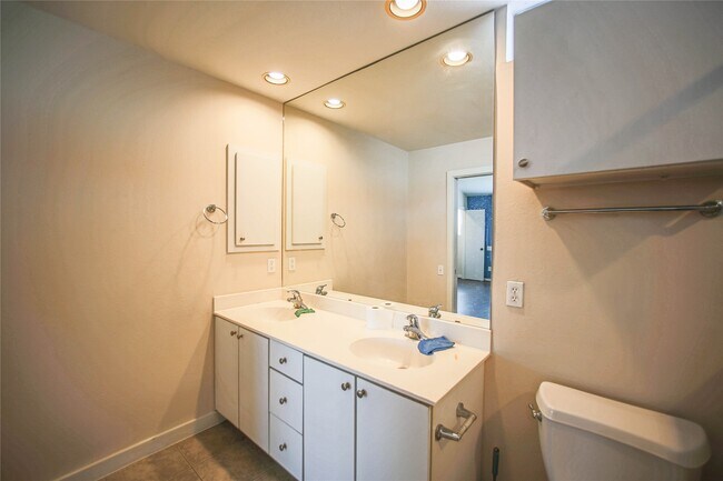 Building Photo - 6913 Yellowstone Way Dr