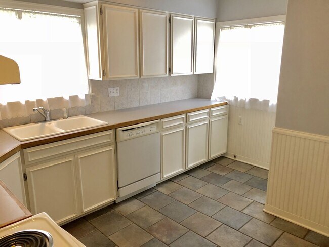 Building Photo - Gorgeous NE Portland Home!