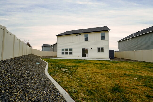 Building Photo - 1512 W Cub River Dr